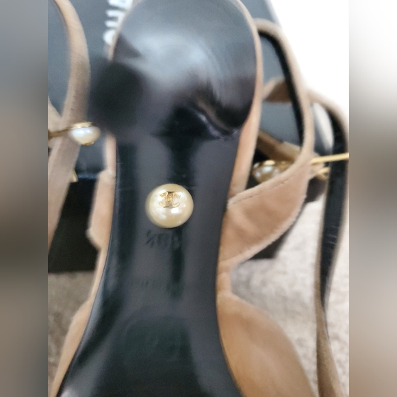 Chanel Velvet Tan Ankle Strap Sandal ( Size 8.5) - Picture 5 of 8